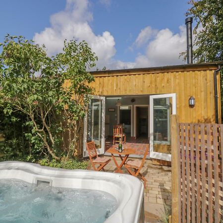 Villa Hen House View Rugeley Esterno foto