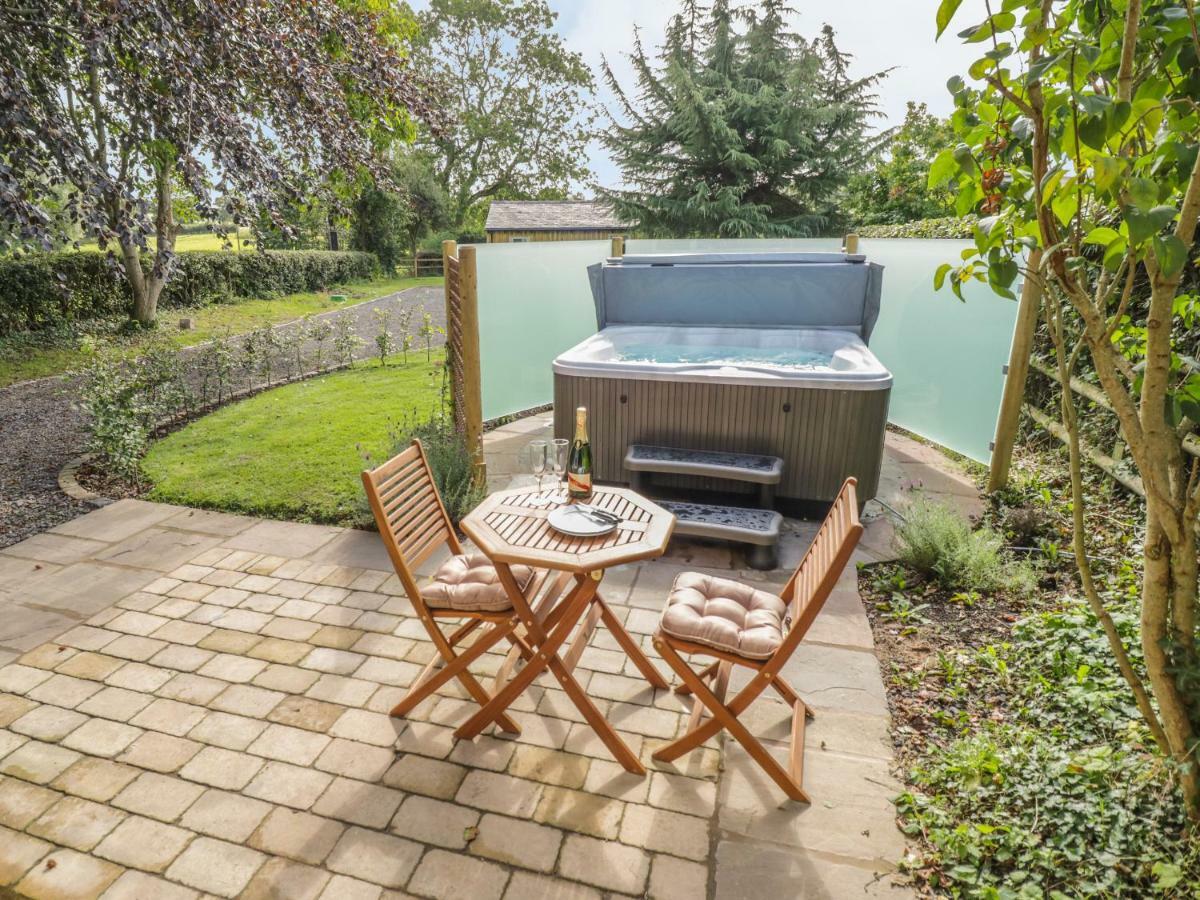 Villa Hen House View Rugeley Esterno foto